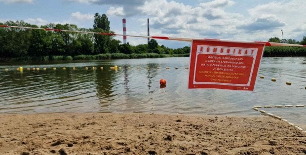 Zamknięte kąpielisko nad Jeziorkiem Czerniakowskim