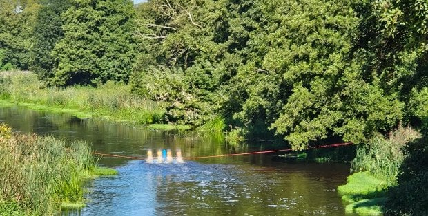 Na ratunek rybom we Wkrze. Dotychczas ze zbiornika Ruda zrzucono 30 tys. m3 wody