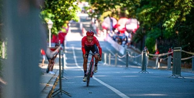 Kolarski tour w centrum Warszawy i duże utrudnienia [MAPA]