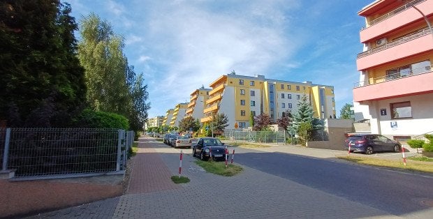 Próby włamań do mieszkań na Nowym Świecie. Mieszkańcy nawzajem się ostrzegają