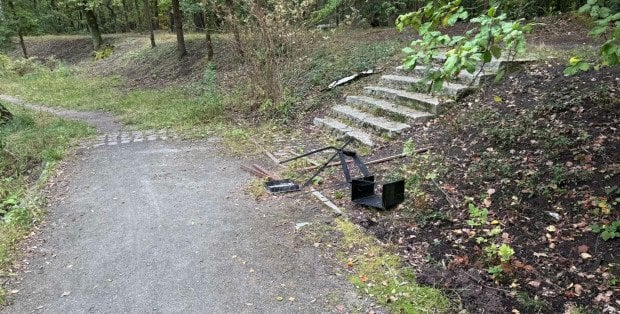 Kobyłka walczy z wandalami. „Nie ma przyzwolenia na takie zniszczenia”