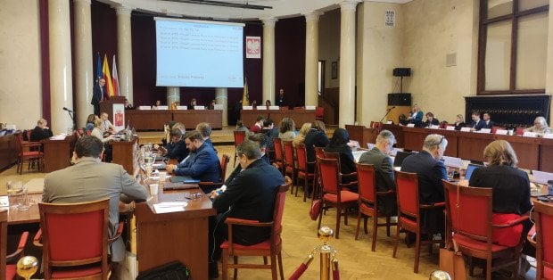 Nowa wiceprzewodnicząca i zmiany w budżecie. Dziś sesja Warszawy