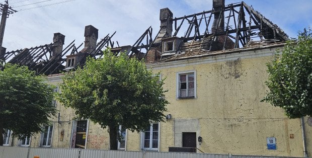 Po pożarze mieszkali w bursie. Co dalej z pogorzelcami z Mławy?