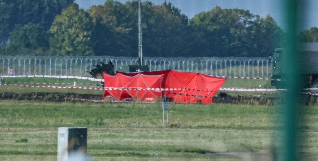 Prokuratura zbada czarną skrzynkę i wrak samolotu F-16, który rozbił się w Radomiu