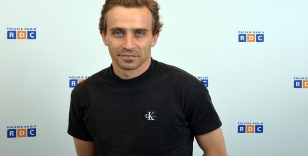 „Lawina śmiechu”. Jędrzej Hycnar w RDC o drugim sezonie serialu „1670”