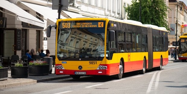 Komunikacja w Warszawie. Od poniedziałku wraca na rozkłady sprzed wakacji, ale są też zmiany