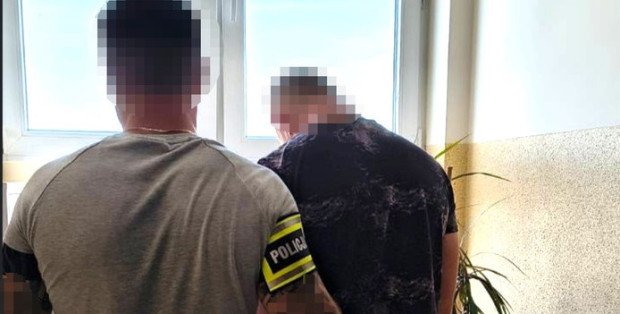 Seniorzy padli ofiarą „policjanta” na… hulajnodze. 21-latek z zarzutami