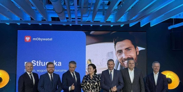 Nowa funkcja w aplikacji mObywatel. Umożliwi zgłaszanie kolizji