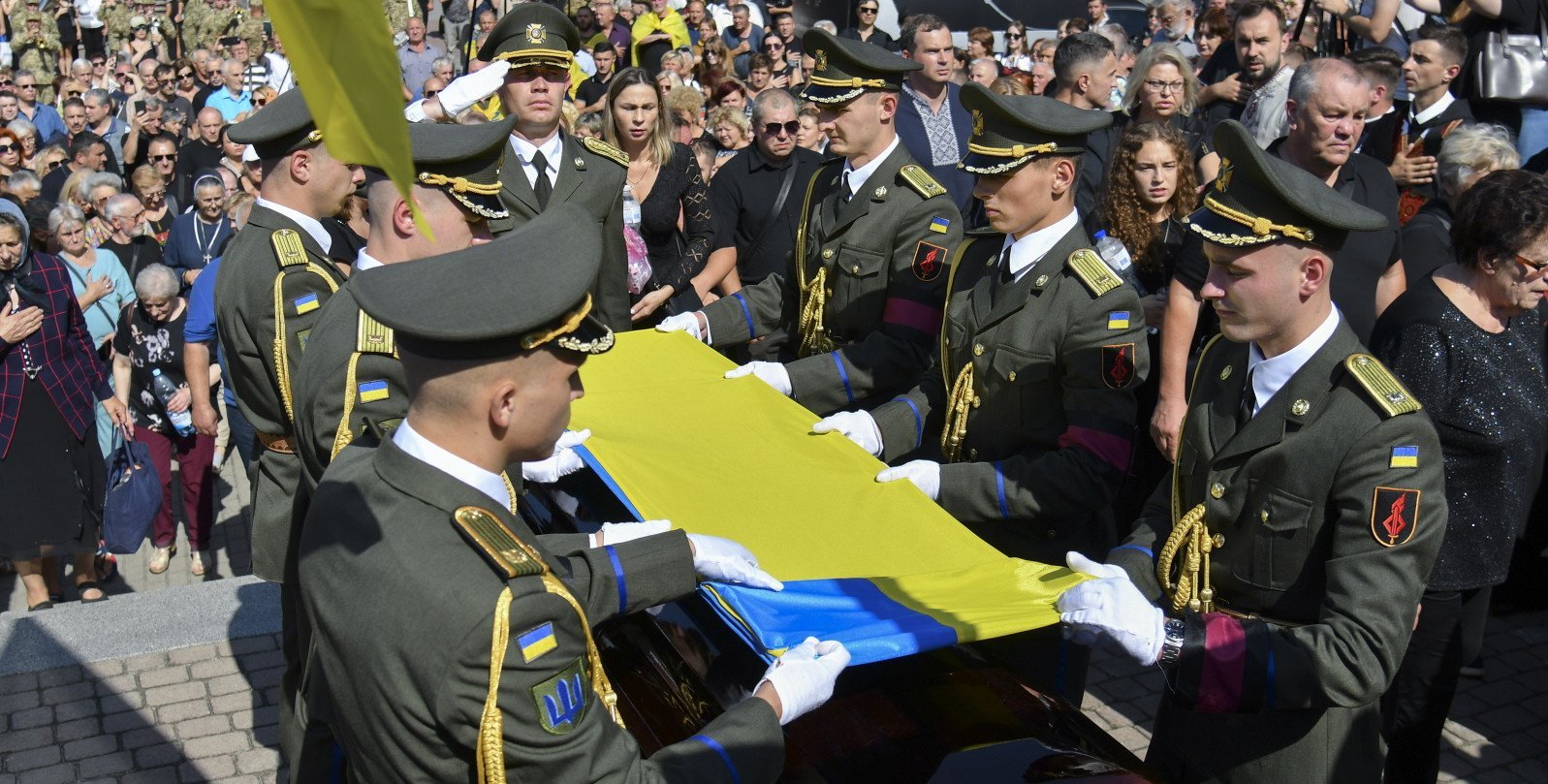 Tysiące osób pożegnały zabitego we Lwowie Andrija Parubija