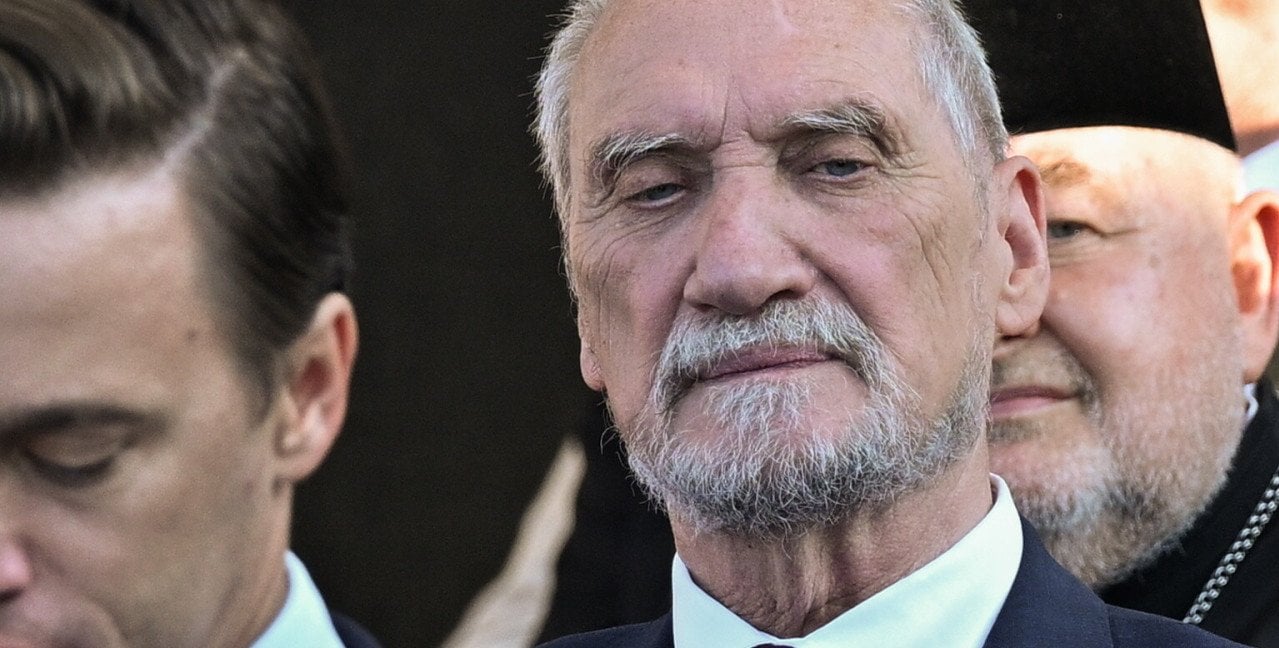 PK: Macierewicz usłyszał zarzut ujawnienia informacji niejawnych