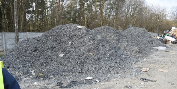 Hałdy śmieci w Nowym Miszewie. Jest przetarg na usunięcie wysypiska