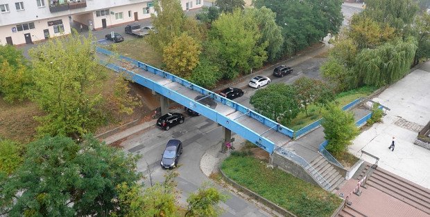 Radomianie bez kładki nad ulicą Sandomierską. Nowa pojawi się w połowie 2026 r.