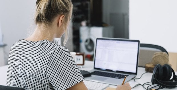 Straciła 200 tys. zł, bo uwierzyła fałszywemu menadżerowi gwiazdy