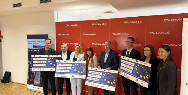 Autobusy, parkingi i sport. Ponad 93 mln zł dla Warszawy