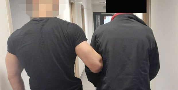 25-latek podejrzany o włamanie i kradzież. Oznajmił, iż to jego „główne źródło dochodu”