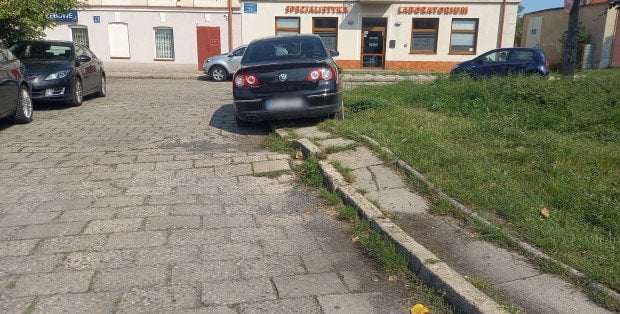 Zaniedbany parking obok miejskiego szpitala doczeka się remontu. Pierwszego od 40 lat