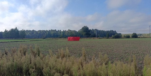Dron uszkodził dach budynku w Wyrykach, dwa inne spadły w Czosnówce i Cześnikach