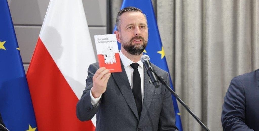 Szef MON apeluje o spokój i zapewnia, iż będzie informował o decyzjach