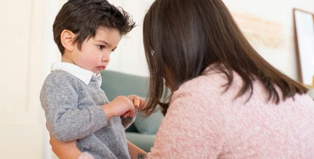 Jak rozmawiać z dzieckiem o zagrożeniu, wojnie i dezinformacji? „Nie wolno kłamać”