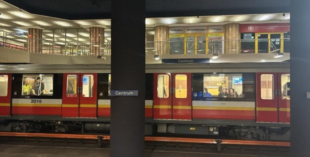 Zadymienie na stacji metro Młociny. Wyłączone trzy stacje