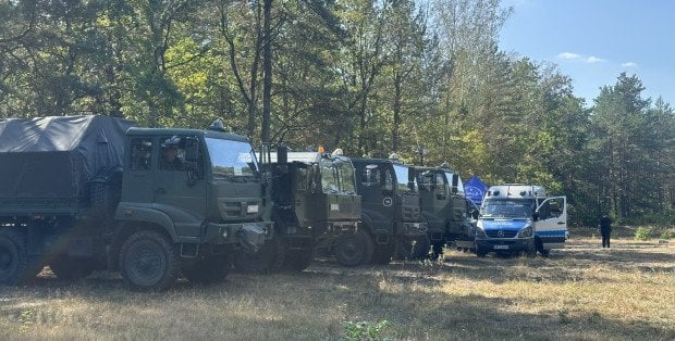 Dron spadł w Warszawie? realizowane są poszukiwania w lesie w dzielnicy Wesoła