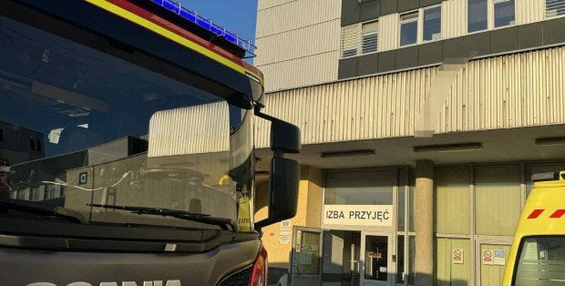 Dym w szpitalu na Banacha. Na miejscu cztery zastępy strażaków