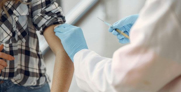 Od dziś zapisy na szczepienie przeciw COVID-19