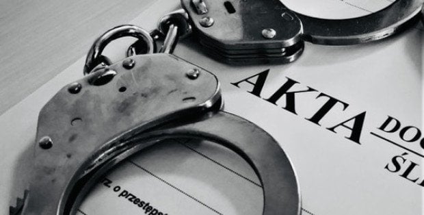 Miał spowodować wypadek i uciekać z żoną i dzieckiem. Są zarzuty