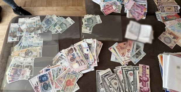 Ponad tysiąc sfałszowanych banknotów różnych walut. 47-latek w rękach CBŚP