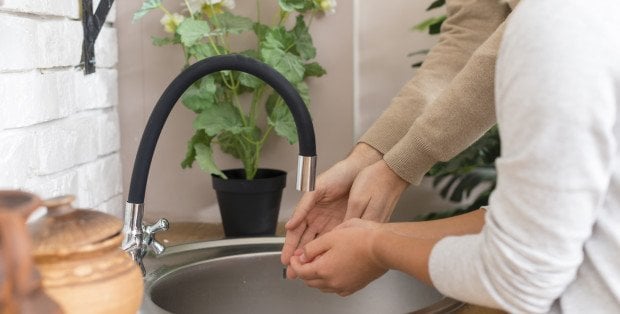 Co było powodem skażenia wody w gminie Brudzień Duży? Wójt zlecił monitoring