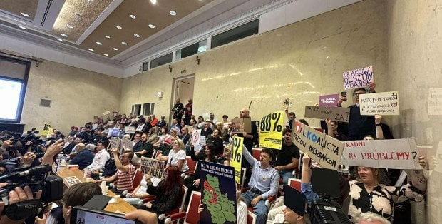 Zamiast całej Warszawy dwie dzielnice. Jest uchwała ws. nocnej prohibicji