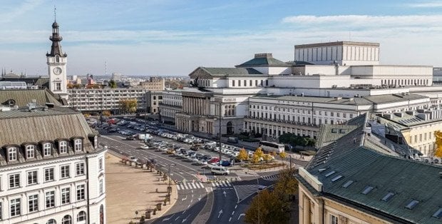 Drogowcy na Senatorskiej w Warszawie. Zamknięty fragment ulicy [OBJAZD]