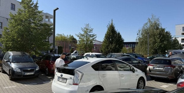 Brak miejsc postojowych na Wilanowie. Parking w planach, „na razie dość ogólnych”