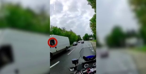 Jechał z telefonem przy uchu. 43-latek z mandatem i 12 punktami karnymi