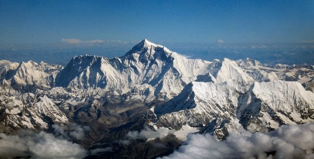 Polak jako pierwszy na świecie zjechał z Mount Everestu na nartach bez tlenu