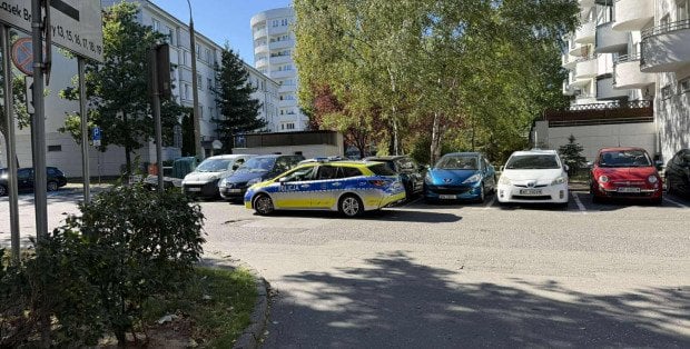 Policyjny pościg po włamaniu do szkoły na Ursynowie. Zatrzymana jedna osoba