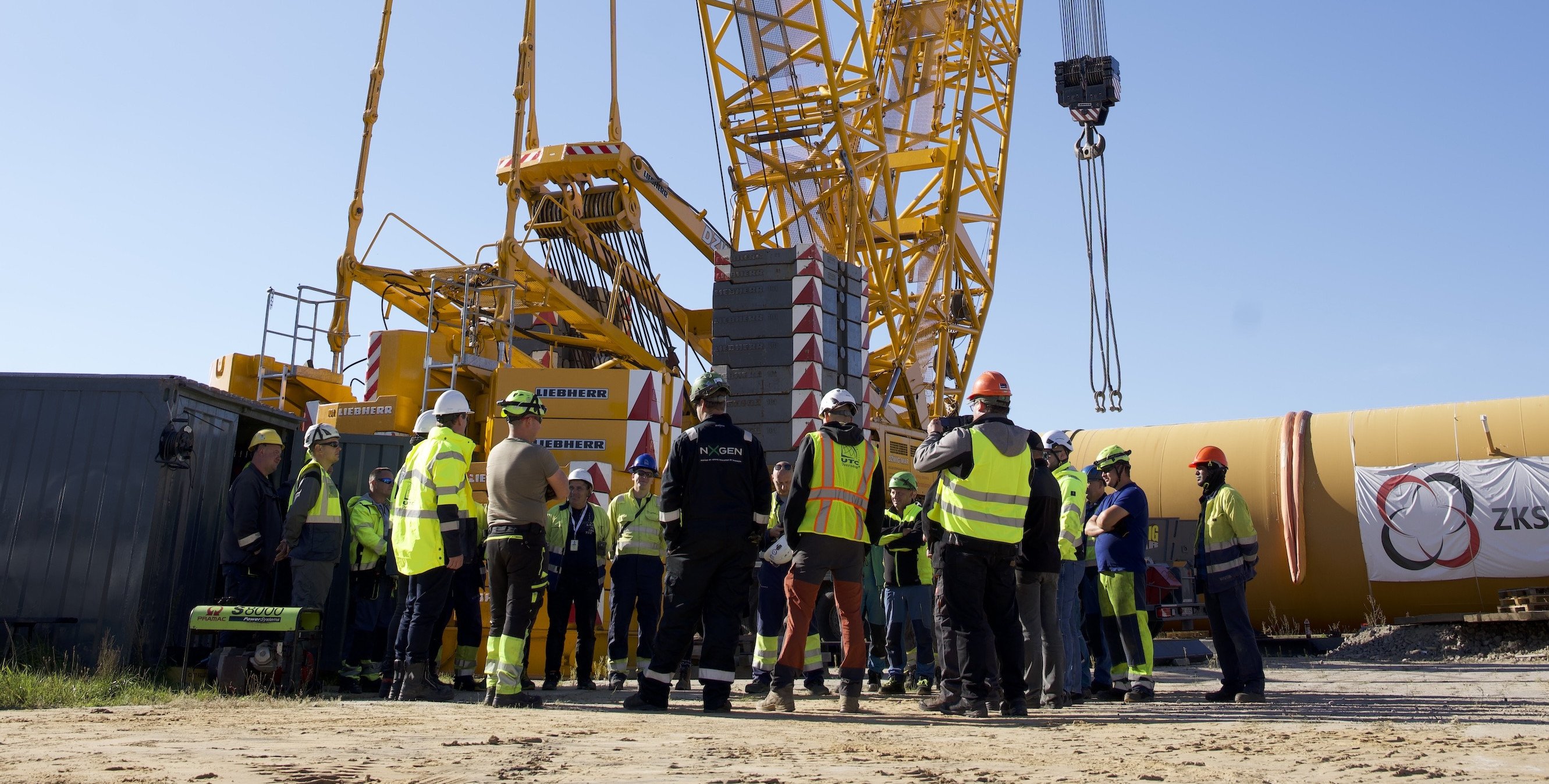 W Płocku utrudnienia dla kierowców. Miastem jedzie 400-tonowy „kolos” dla Orlenu