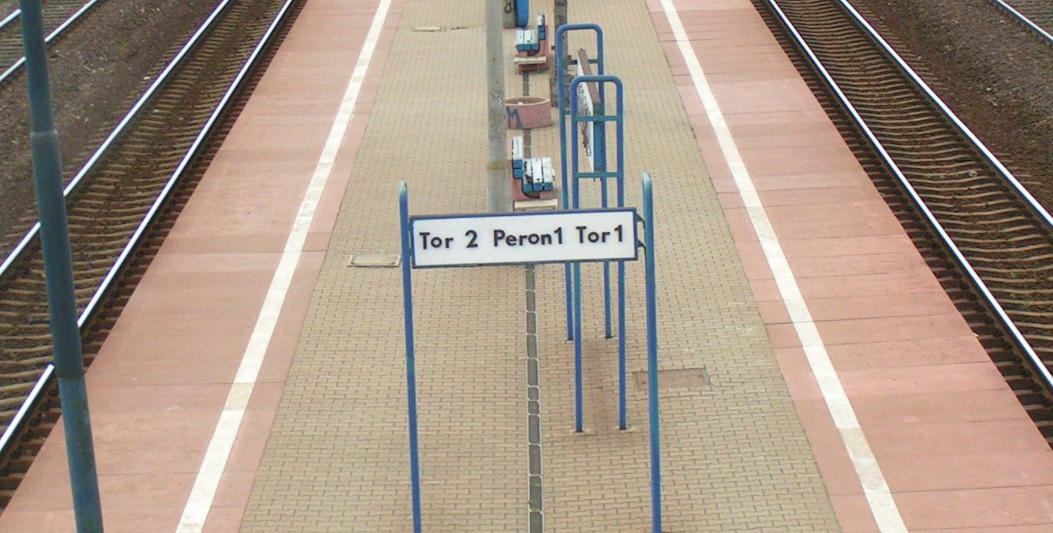 Duże zmiany na PKP Warszawa Gołąbki. W miejsce starej kładki podziemne przejście