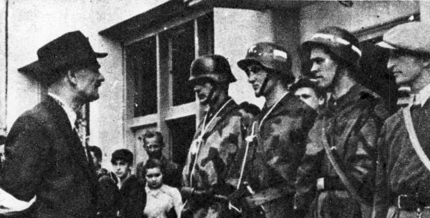 Zapłonął ogień na Kopcu Powstania Warszawskiego. Obchody rocznicy kapitulacji Mokotowa