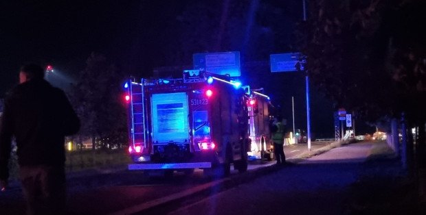 Pożar był widoczny z daleka. Spłonął serwis rowerów elektrycznych w Warszawie