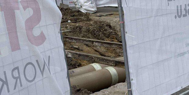 Stare tory tramwajowe odkryte przy remoncie Grzybowskiej