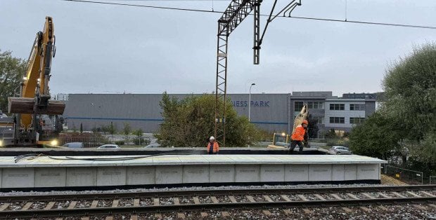 „Słabo, wszystko rozkopane, pociągów nie ma”. Zmiany na Ursusie Północnym