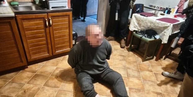 Poszukiwany za rozboje groźny przestępca zatrzymany po 19 latach pościgu