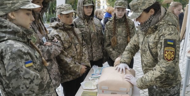 W. Zełenski: Rosjanie uniemozliwiają naprawy linii do elektrowni na Zaporożu