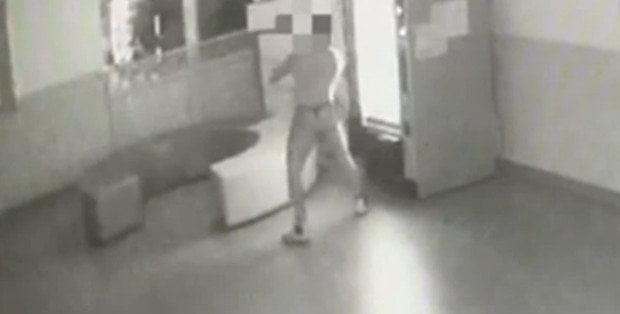 Ma na koncie nie tylko włamanie do szkoły na Ursynowie. Policja opublikowała nagranie