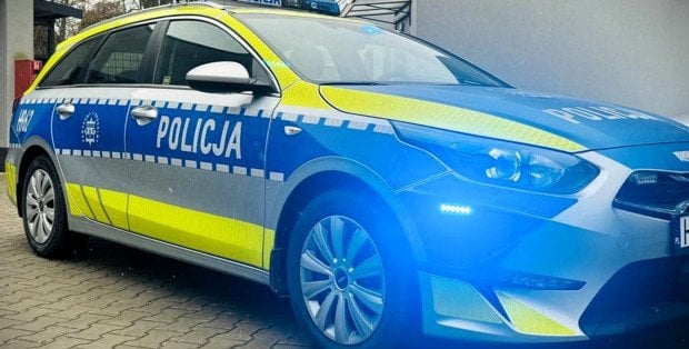 Pogryzł policyjny radiowóz. Został przekazany ukraińskim służbom