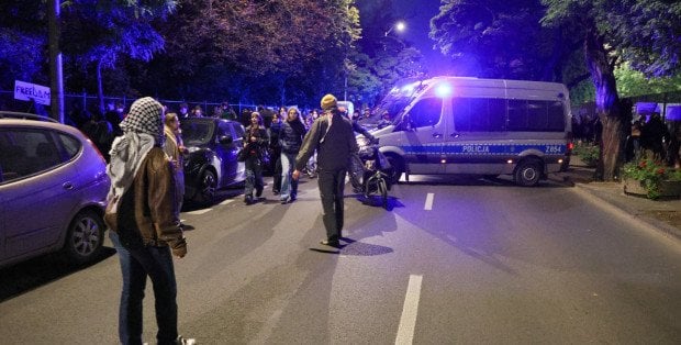 Zdewastowana siedziba MSZ. Policja zatrzymała dwie osoby