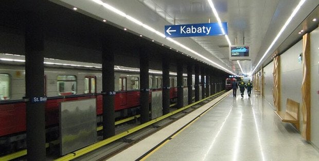 Utrudnienia w kursowaniu pociągów linii M1. Nieczynne trzy stacje