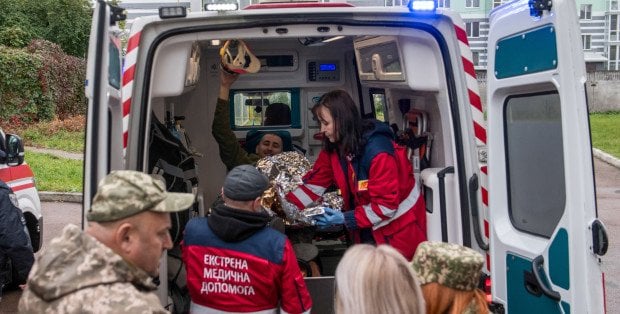 Rosja uderzyła w dworzec i pociąg pasażerski. Jedna osoba nie żyje, co najmniej 30 rannych