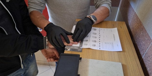 Pościg z Pragi Południe do Otwocka. Pijany kierowca z zakazami i kolizja z radiowozem